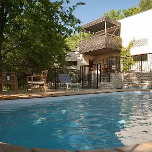 La Source , Saint-Saturnin-lès-Apt France